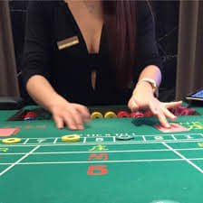 av66a မိုဘိုင်းအက်ပ် ဖုန်းတွင် Sportsbook ပြသနေသောမြင်ကွင်း